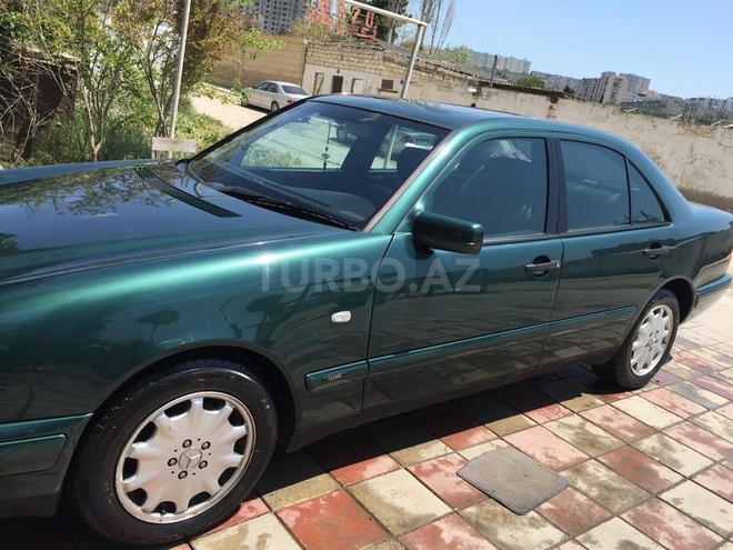 Mercedes E 240 1999, 204,000 km - 2.4 l - Bakı