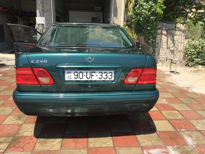 Mercedes E 240 1999, 204,000 km - 2.4 l - Bakı