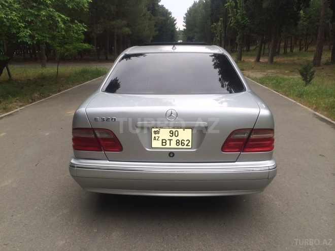 Mercedes E 320 2000, 180,000 km - 3.2 l - Bakı