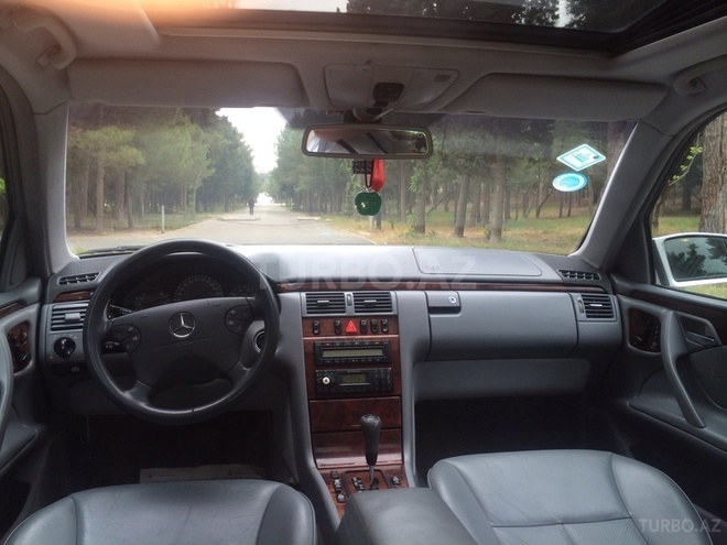 Mercedes E 320 2000, 180,000 km - 3.2 l - Bakı