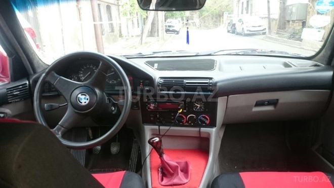 BMW 525 1988, 299,000 km - 2.5 л - Bakı