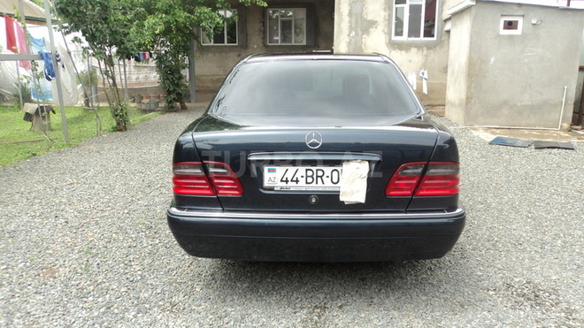 Mercedes E 240 1999, 200,000 km - 2.4 l - Bakı