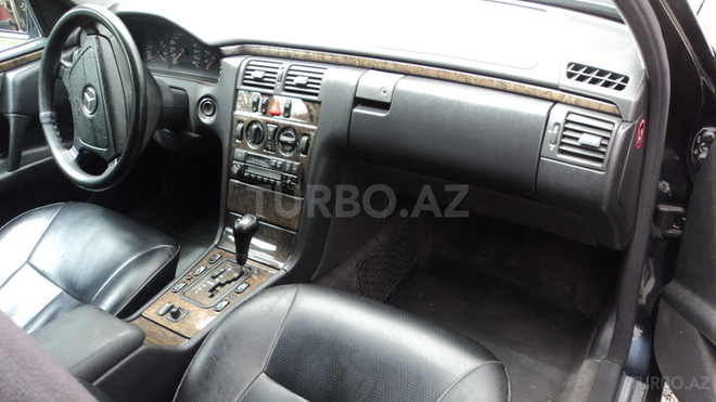 Mercedes E 240 1999, 200,000 km - 2.4 l - Bakı