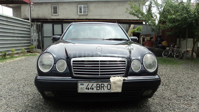 Mercedes E 240 1999, 200,000 km - 2.4 l - Bakı