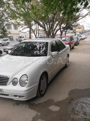 Mercedes E 220 2000, 220,480 km - 2.2 l - Bakı