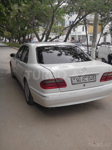 Mercedes E 220 2000, 220,480 km - 2.2 l - Bakı