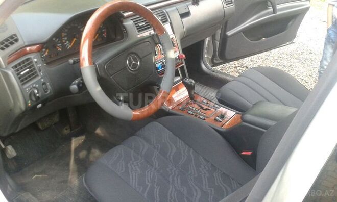 Mercedes E 200 1999, 250,000 km - 2.0 l - Bakı