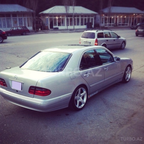 Mercedes E 320 2001, 165,000 km - 3.2 л - Bakı