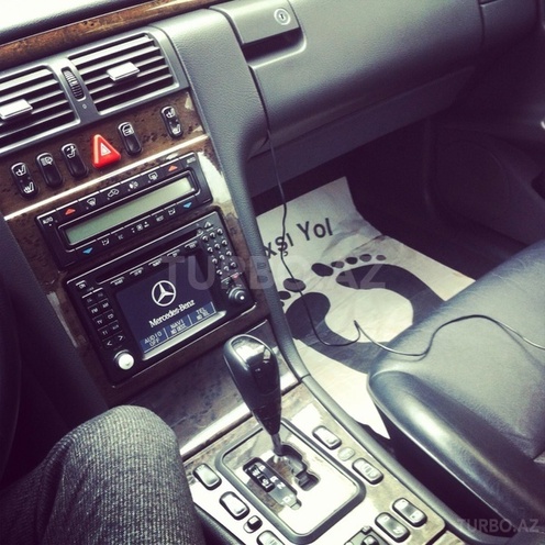 Mercedes E 320 2001, 165,000 km - 3.2 л - Bakı