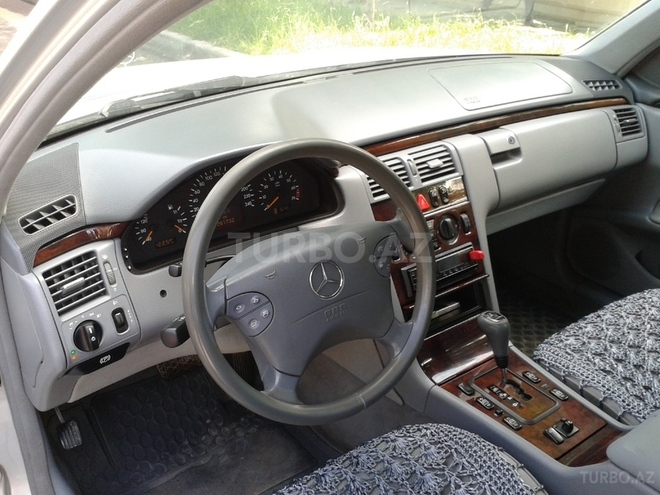 Mercedes E 240 2000, 192,000 km - 2.4 l - Bakı