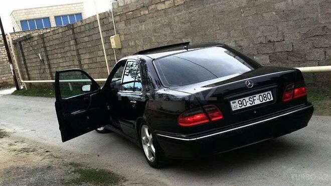 Mercedes E 270 2001, 215,000 km - 2.7 л - Bakı
