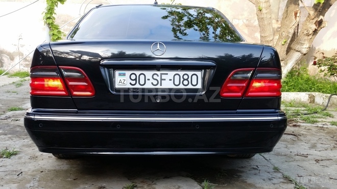 Mercedes E 270 2001, 215,000 km - 2.7 л - Bakı