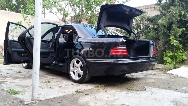 Mercedes E 270 2001, 215,000 km - 2.7 л - Bakı