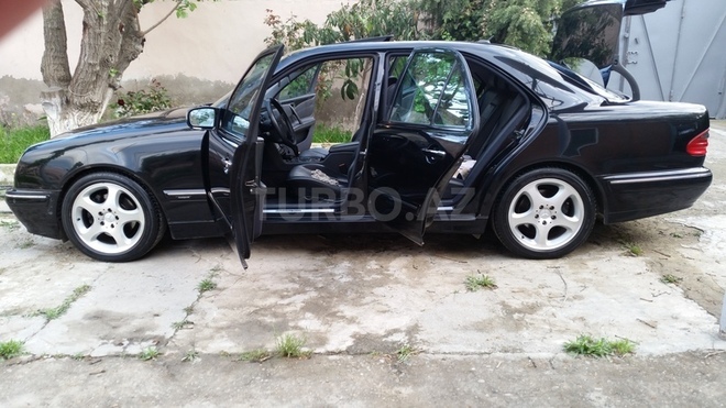 Mercedes E 270 2001, 215,000 km - 2.7 л - Bakı