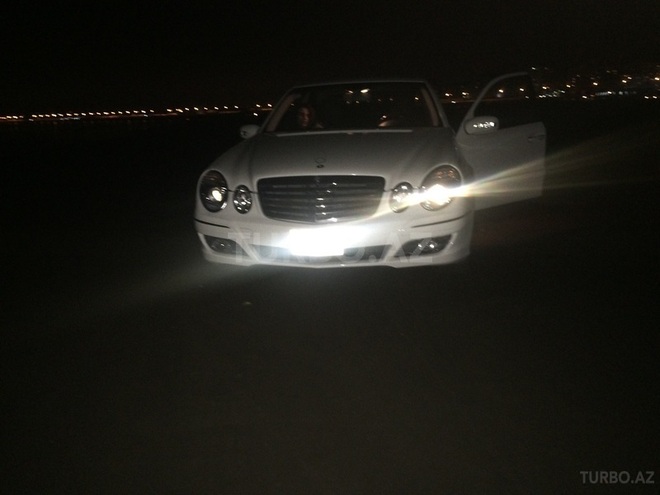 Mercedes E 240 2002, 200,000 km - 3.2 l - Bakı