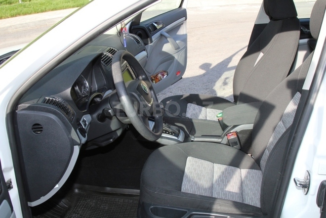 Skoda Octavia 2010, 79,000 km - 1.6 l - Bakı