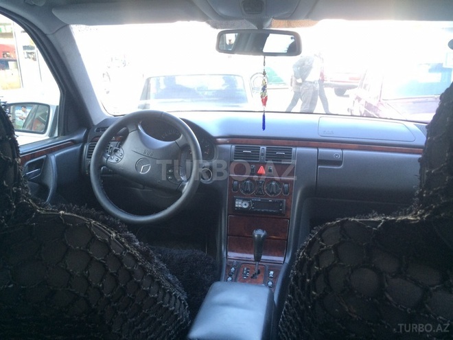 Mercedes E 220 2000, 359,000 km - 2.2 л - Bakı