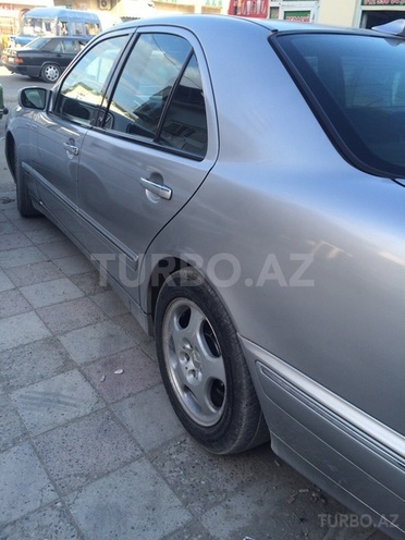 Mercedes E 220 2000, 359,000 km - 2.2 л - Bakı