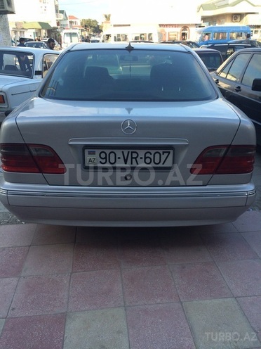 Mercedes E 220 2000, 359,000 km - 2.2 л - Bakı