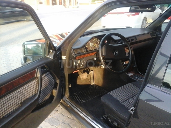 Mercedes E 230 1991, 230,000 km - 2.3 l - Bakı