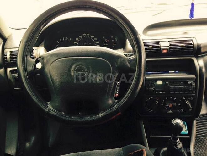 Opel Astra 1996, 180,000 km - 1.7 l - Bakı