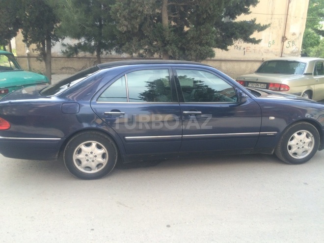 Mercedes E 220 1998, 169,700 km - 2.2 l - Bakı