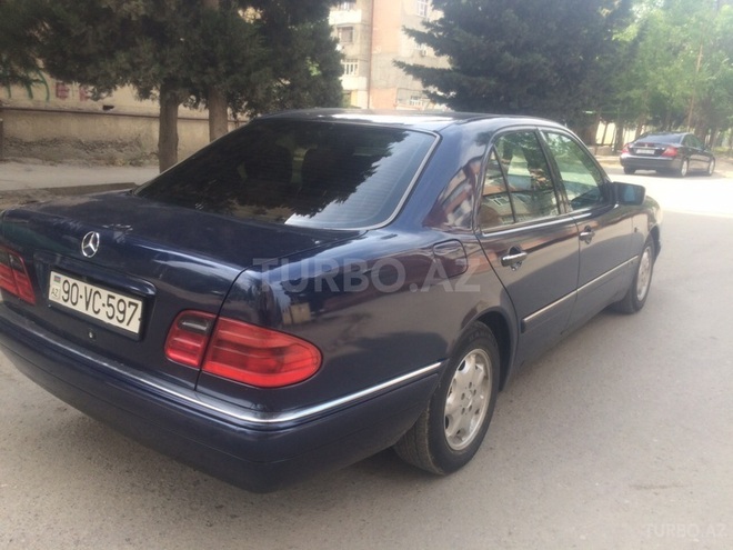 Mercedes E 220 1998, 169,700 km - 2.2 l - Bakı
