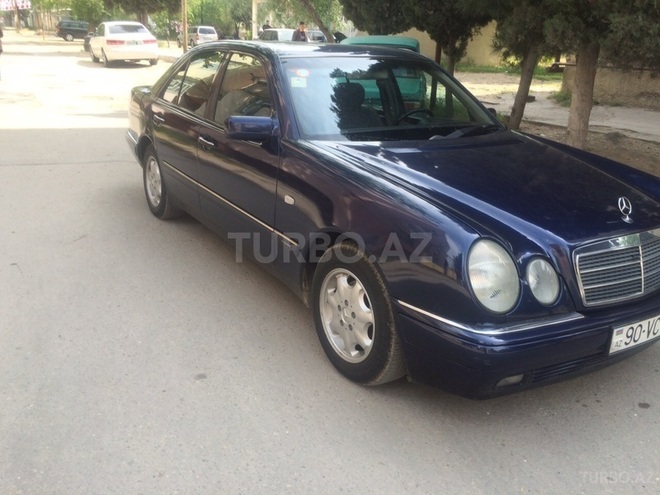 Mercedes E 220 1998, 169,700 km - 2.2 l - Bakı
