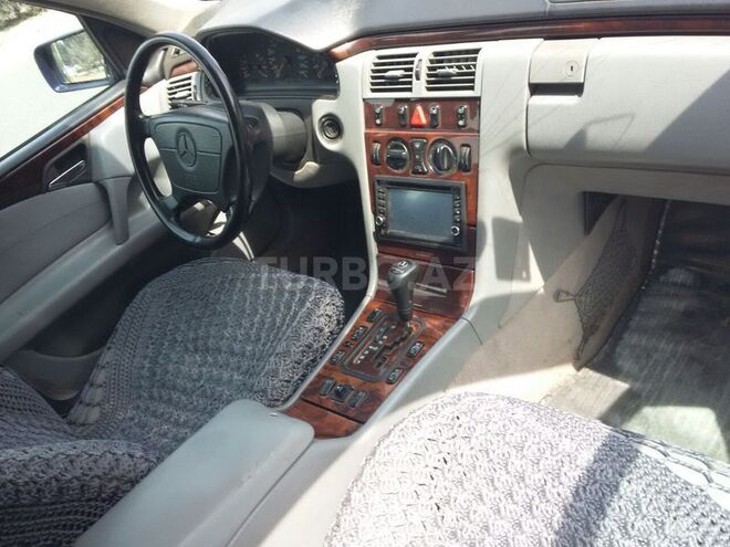Mercedes E 220 1998, 169,700 km - 2.2 l - Bakı