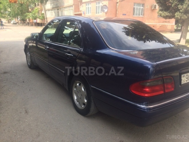 Mercedes E 220 1998, 169,700 km - 2.2 l - Bakı