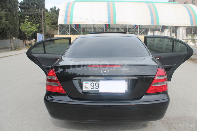 Mercedes E 220 2002, 179,000 km - 2.2 l - Bakı