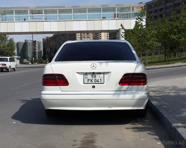 Mercedes E 240 2000, 216,000 km - 2.4 л - Bakı
