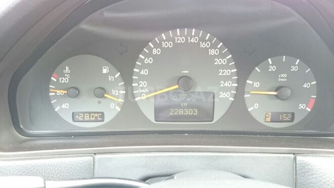 Mercedes E 270 1999, 228,303 km - 2.7 l - Bakı