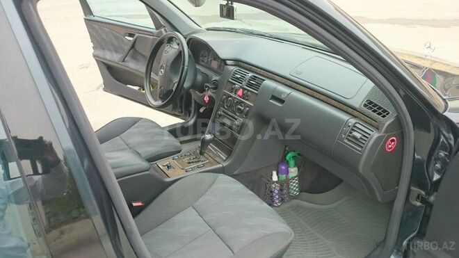 Mercedes E 270 1999, 228,303 km - 2.7 l - Bakı