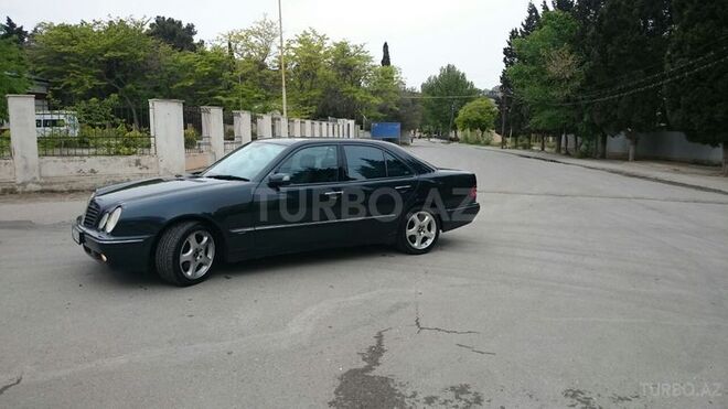 Mercedes E 270 1999, 228,303 km - 2.7 l - Bakı