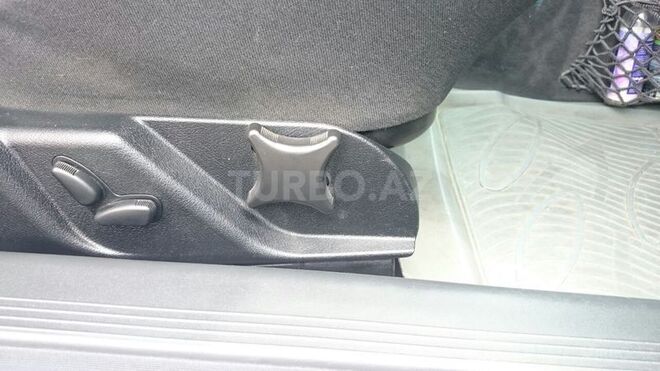 Mercedes E 270 1999, 228,303 km - 2.7 l - Bakı