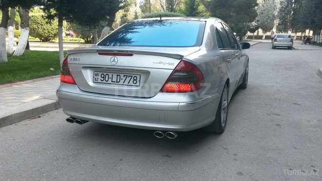 Mercedes E 320 2002, 243,000 km - 3.2 l - Bakı