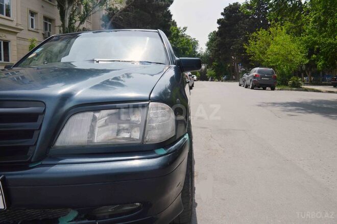 Mercedes C 220 2000, 276,000 km - 2.2 l - Bakı