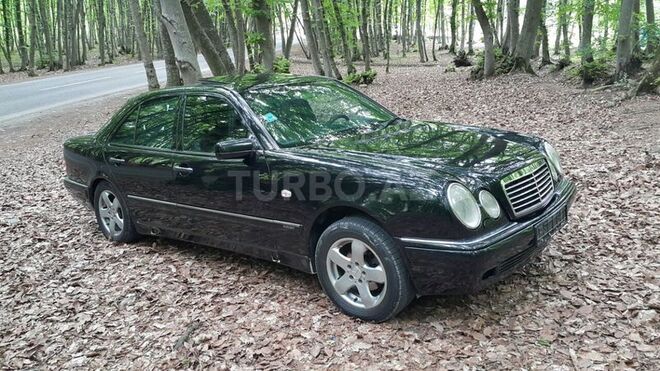 Mercedes E 240 1998, 300,000 km - 2.4 л - Bakı