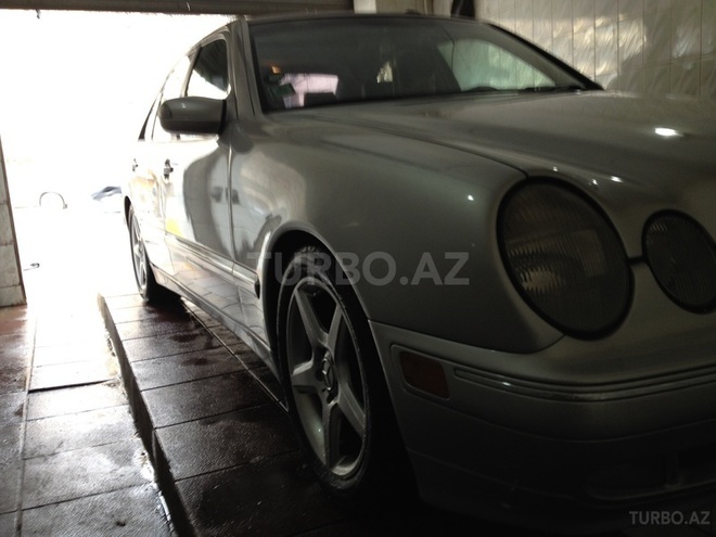 Mercedes E 320 2000, 143,000 km - 3.2 l - Bakı