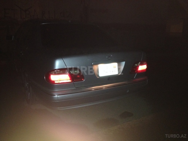 Mercedes E 320 2000, 143,000 km - 3.2 l - Bakı