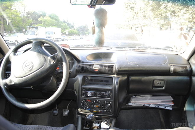 Opel Astra 1996, 305,000 km - 1.6 l - Bakı