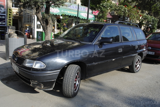 Opel Astra 1996, 305,000 km - 1.6 l - Bakı