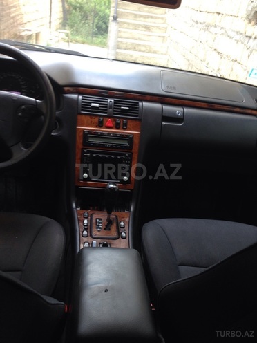 Mercedes E 220 2001, 450,000 km - 2.2 l - Bakı