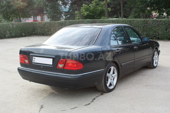 Mercedes E 240 1998, 370,000 km - 2.4 l - Bakı