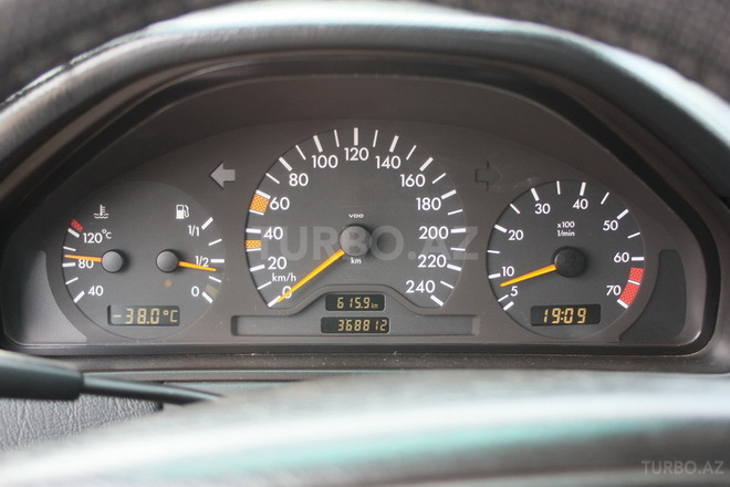 Mercedes E 240 1998, 370,000 km - 2.4 l - Bakı