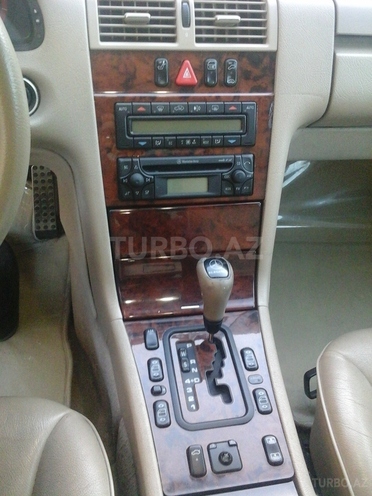 Mercedes E 220 1999, 215,890 km - 2.2 l - Bakı
