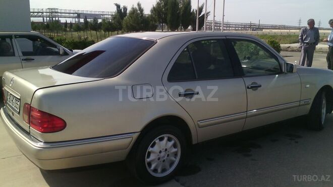 Mercedes E 200 1995, 180,000 km - 2.0 л - Bakı