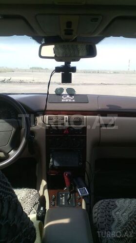 Mercedes E 200 1995, 180,000 km - 2.0 л - Bakı