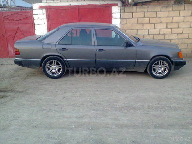 Mercedes E 260 1989, 149,877 km - 16.0 l - Bakı